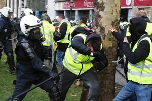 Десятки пострадавших и более 700 задержанных: что уже произошло во время массовых беспорядков в Париже