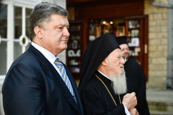 Порошенко заявил об "угрозах из Москвы", которые получает Вселенский патриарх