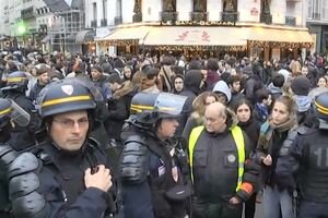 Протесты в Париже: полиция заблокировала марш демонстрантов, планируется массовый митинг в субботу