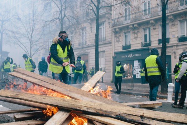 В Париже подсчитали убытки, нанесенные акциями протестов "желтых жилетов"