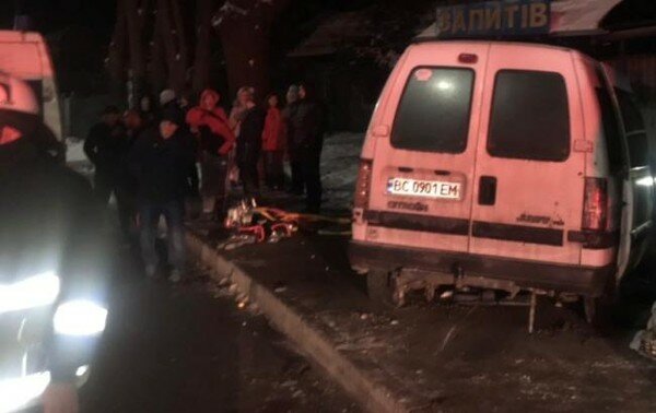Во Львовской области столкнулись грузовик и легковушка, есть жертва и пострадавшие
