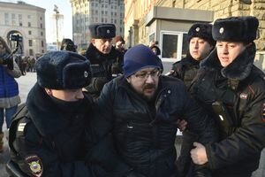 В Москве задержали активистов, устроивших акцию против войны с Украиной