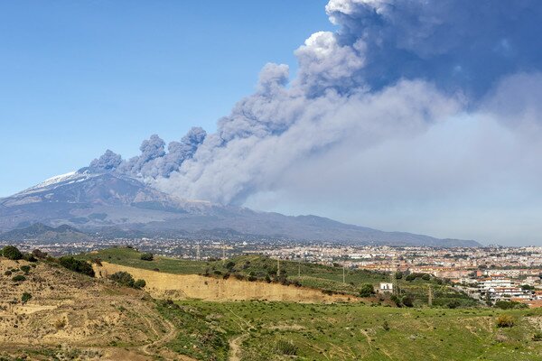 Извержение вулкана Этна в Италии: в сети появились зрелищные фото с МКС