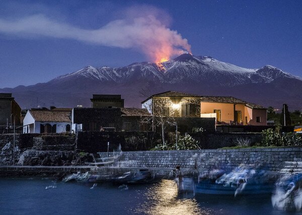 В Италии произошло сильное землетрясение из-за извержения вулкана Этна