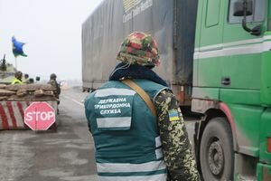 Госпогранслужба: Поток людей через пункты пропуска на Донбассе значительно вырос