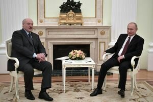 "Элитная, по спецзаказу": Лукашенко подарил Путину на Новый год четыре мешка картошки со своего огорода и сало