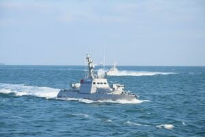 Украинский военный корабль открыл огонь по судну с флагом Танзании в Черном море