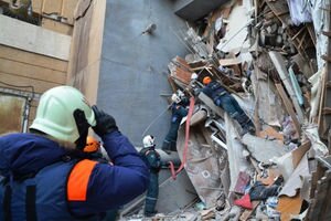 Жертв обрушения дома в Магнитогорске стало больше: спасатели достали из-под завалов тело ребенка