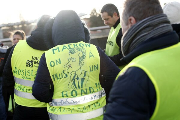 В Париже заявили об иностранной поддержке французских "желтых жилетов"