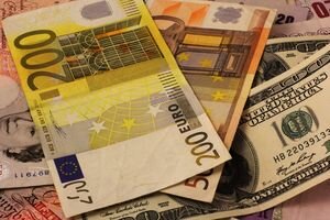 В Украине продолжают дорожать доллар и евро: курс валют на 11 января