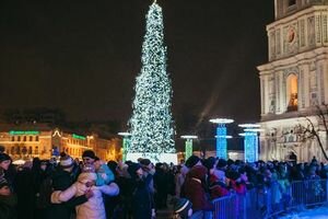 В Киеве на Софийской площади "проведут" новогодние праздники перед демонтажем елки и ярмарки