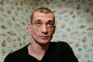 Художника-акциониста Павленского приговорили к трем годам тюрьмы в Париже
