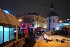 Спасатели полностью потушили пожар возле Киево-Печерской лавры. Видео