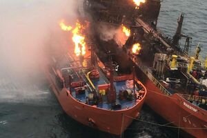 СМИ: Пожар на танкерах в Черном море мог произойти из-за санкций США