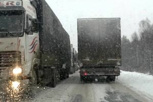 В Украине из-за сильных снегопадов закрыли проезд для фур в ряде регионов