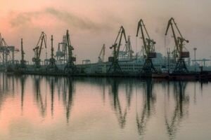 Госпогранслужба заявила, что отслеживает передвижение сотен кораблей, которые входили в порты Крыма