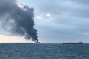 Течение вынесло горящие в Черном море корабли к берегам РФ