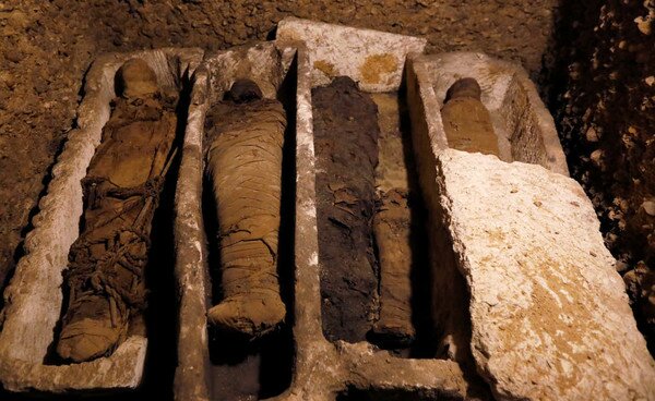 В Египте обнаружили древний некрополь с 50 мумиями, из них 12 детских 
