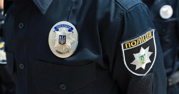 В Киеве полицейский открыл огонь по пьяным, которые решили на него напасть