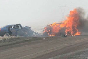 Возле КПВВ "Марьинка" в аварии погибли шесть человек: фото с места страшного ДТП