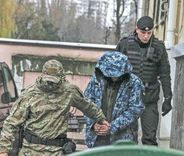 Адвокат: Следователи в РФ выбивают из моряков показания, запрещая им говорить и видеться с близкими