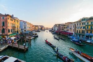 Налоги и бронь: власти Венеции хотят усложнить въезд в город для туристов