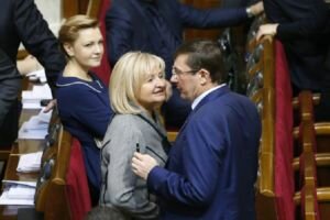 "Бл*ха, люблю мою Ирину": Луценко потроллил жену за нецензурную брань в парламенте