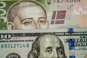 За выходные в Украине подешевели доллар и евро: сколько стоит валюта в банках