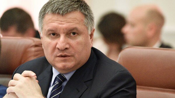 Аваков в США заявил, что Украина стоит на пороге "горячей войны"