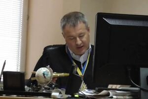 Судью, который выносил приговор Януковичу, отстранили от работы: подробности