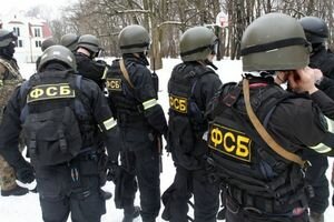 Российские силовики провели обыски в аннексированном Крыму и задержали трех крымских татар