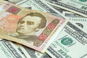 В Украине подорожали доллар и евро: курс валют на День всех влюбленных