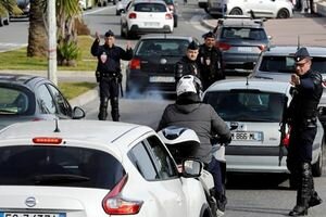 В Марселе мужчина с ножом напал на прохожих, есть пострадавшие