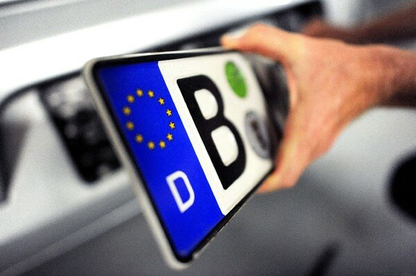 В Украине завершается льготный период растаможки авто на еврономерах: что дальше