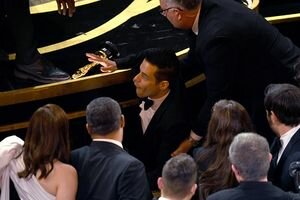Оскар-2019: Рами Малек упал со сцены сразу после получения статуэтки