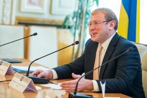 Портнов: Посол Украины Шевченко продал землю в Крыму за российские рубли