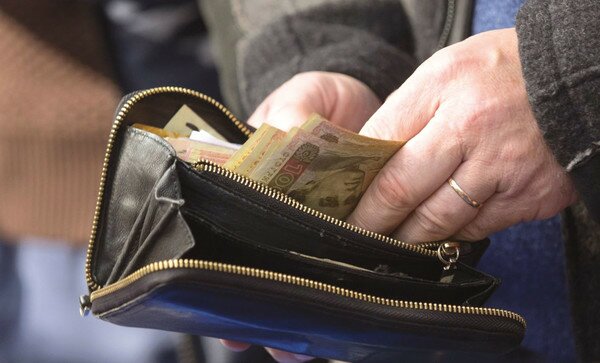 1 200 гривен пенсионерам и 1 500 гривен субсидиантам: что ждет украинцев в марте