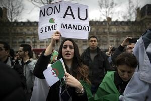 В Алжире прошли массовые акции протеста против выдвижения президента на пятый срок