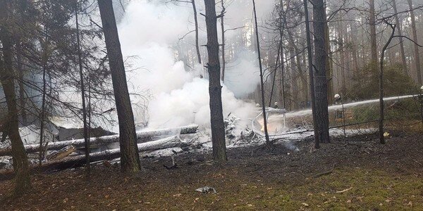 В Польше разбился военный истребитель и спровоцировал пожар в лесу (фото, видео)