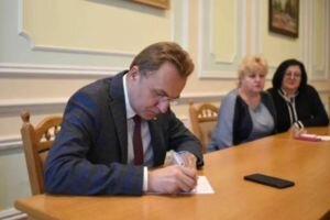 Садовой подал заявление в ЦИК об отзыве своей кандидатуры и сравнил выборы с Пасхой