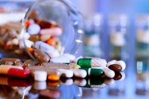 После расследования NEWSONE о наркобизнесе Кабмин запретит продавать в Украине антибиотики без рецепта
