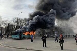 В Чернигове произошел пожар в троллейбусе с пассажирами. Фото 