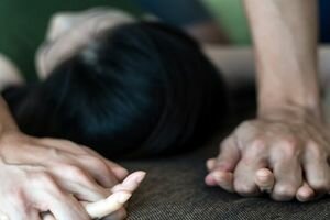 В Херсонской области мужчина изнасиловал 14-летнюю девочку