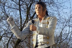 В Великобритании из музея футбола убрали статую Майкла Джексона после обвинений в сексуальном насилии