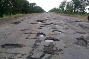Омелян планирует за три года потратить на ремонт дорог в Украине 300 млрд гривен