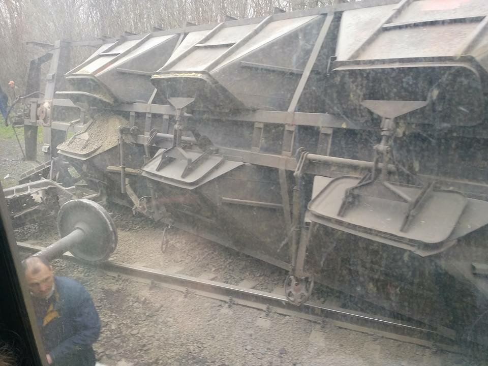 В Румынии сошел с рельсов грузовой поезд, погибли люди