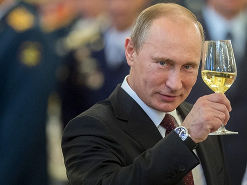 Владимир Путин продлил контрсанкции до конца следующего года