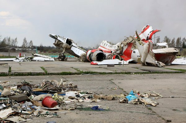 Смоленская катастрофа: Россия вырезала из отчета запись взрыва