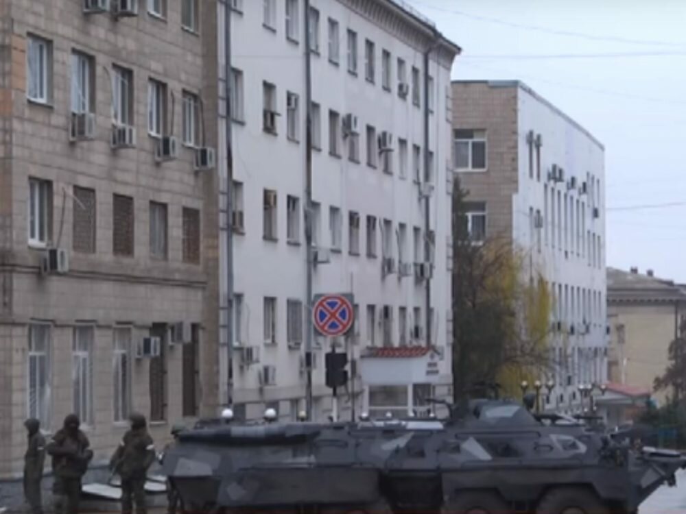 Разборки Захарченко и Плотницкого: в Луганске окружили «МВД»