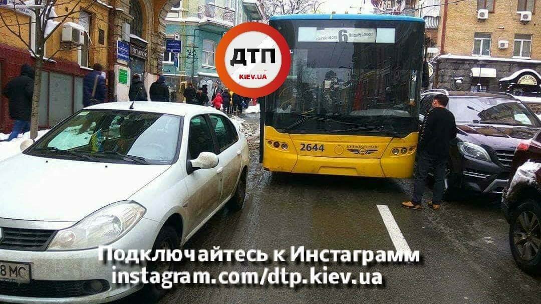 В Киеве неизвестные отомстили «герою парковки», перекрывшему движение целой улицы